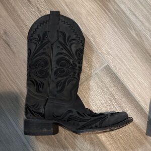 Circle G Cowgirl Boots, Black Embroidered